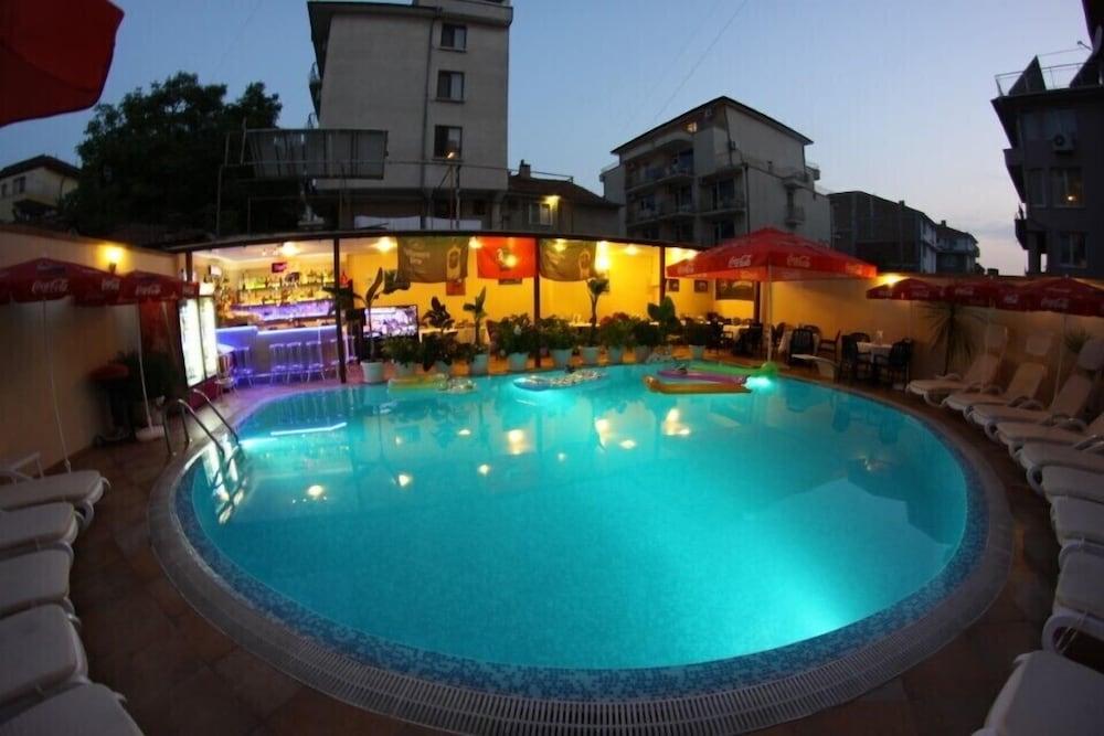 Italia Hotel Nesebar Exterior photo